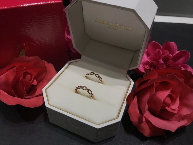 4分の3が鎖のデザイン。クラピカの鎖っぽいなと&hellip;一目惚れ