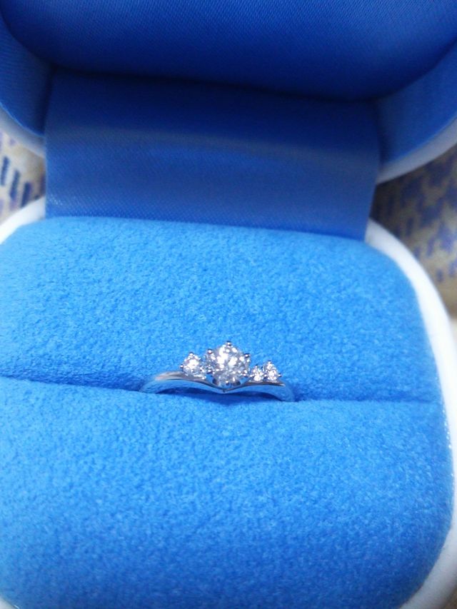 Ｖラインの婚約指輪です。