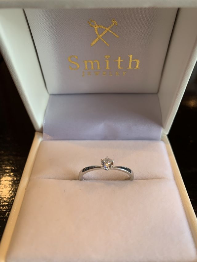 シンプルなデザインで、腕の部分がお気に入りです。