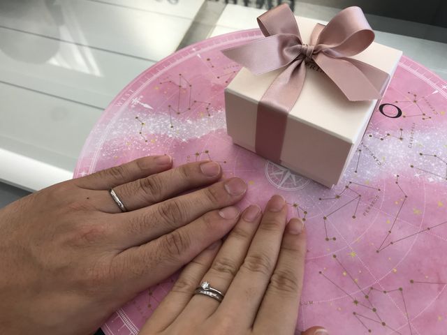 刻印された指輪をつけて、結婚する実感が湧きました。