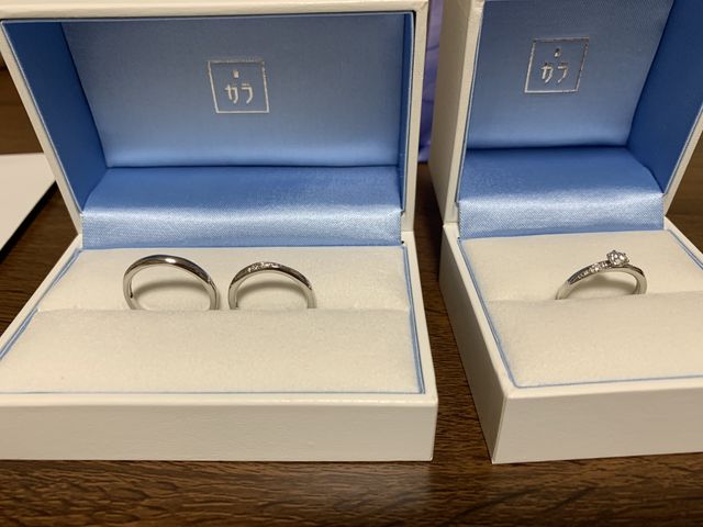 左:結婚指輪
右:婚約指輪