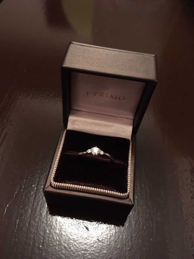 プロポーズ用の小さいボックスに入っている写真