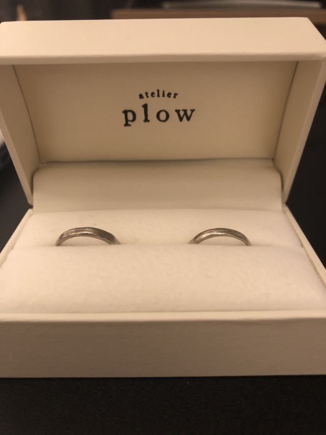 少しくすんだシルバータイプのリングです。