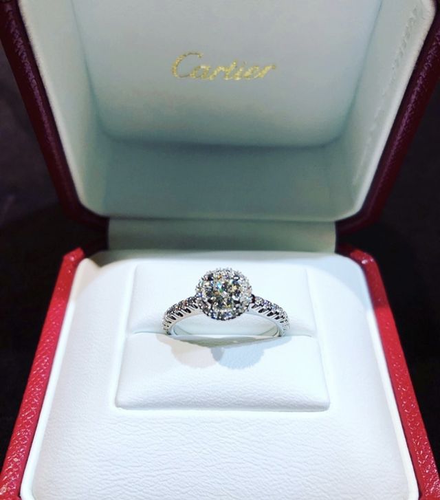 カルティエの婚約指です。