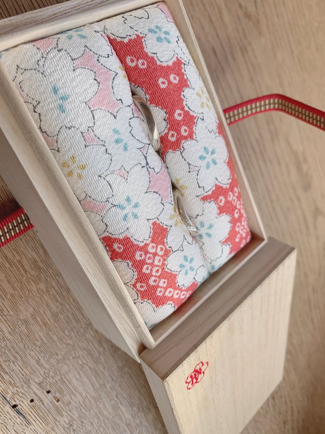 指輪もですが、箱のデザインも可愛くてお気に入りです。