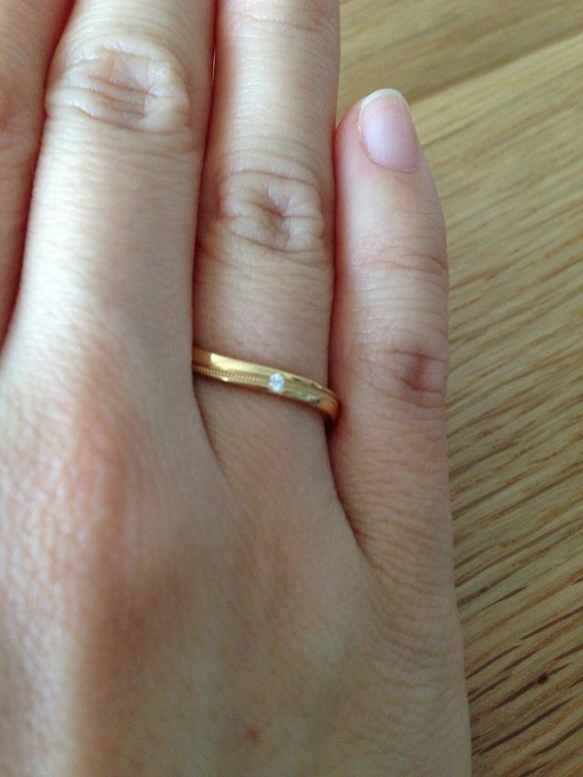 ゴールドで一粒ダイヤつき