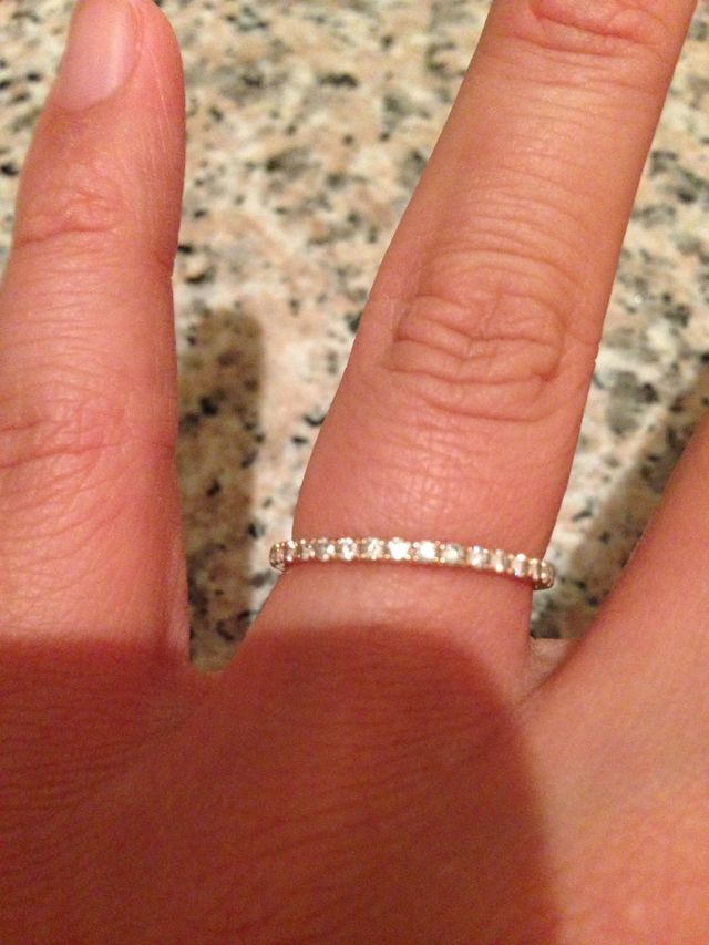 指にはめて撮影しました。