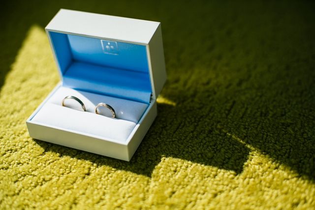 結婚式当日にカメラマンさんにオシャレにとっていただきました。