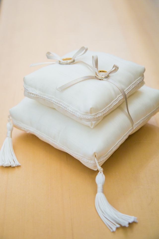 結婚式で試用したリングピローです。
