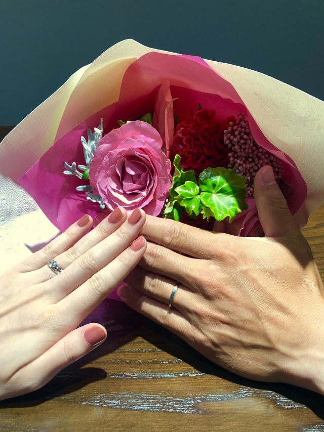 さりげなくピンクダイヤモンドを入れ、ステキな指輪ができました