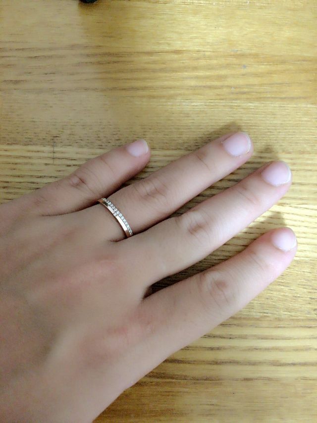 太く短い指にもしっくりくるデザイン