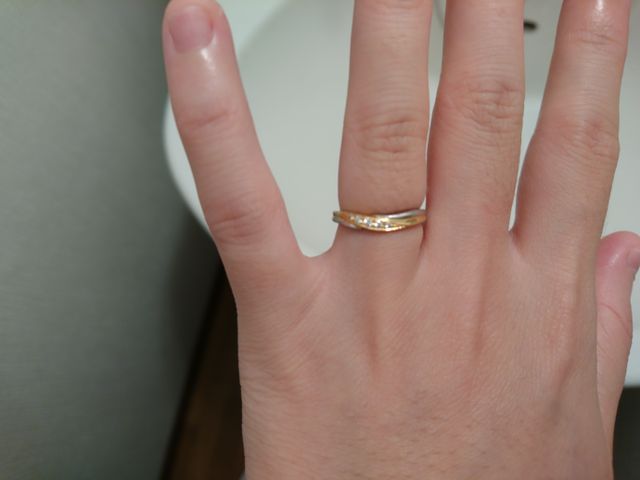 サイズは丁度いいはずだが、指輪がクルクルしてしまう