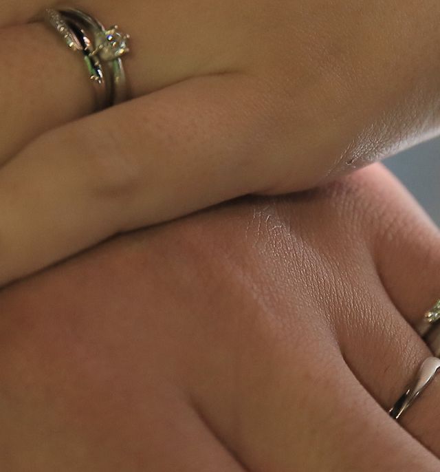 お互いの薬指につけているのが組曲です。