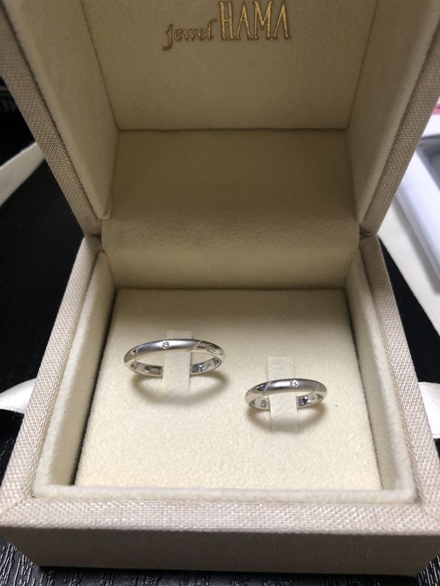 お店オリジナルのリングケースに入れて撮影しました。