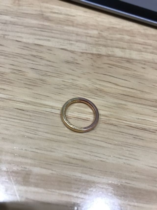 シンプルだけど、よく見るとピンクゴールドとゴールドの2色