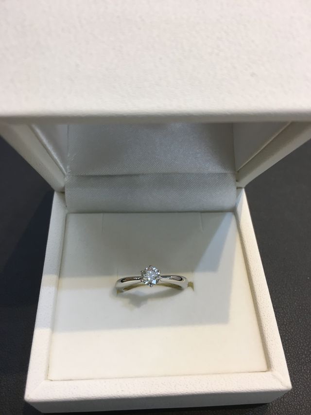 アターシュの婚約指輪