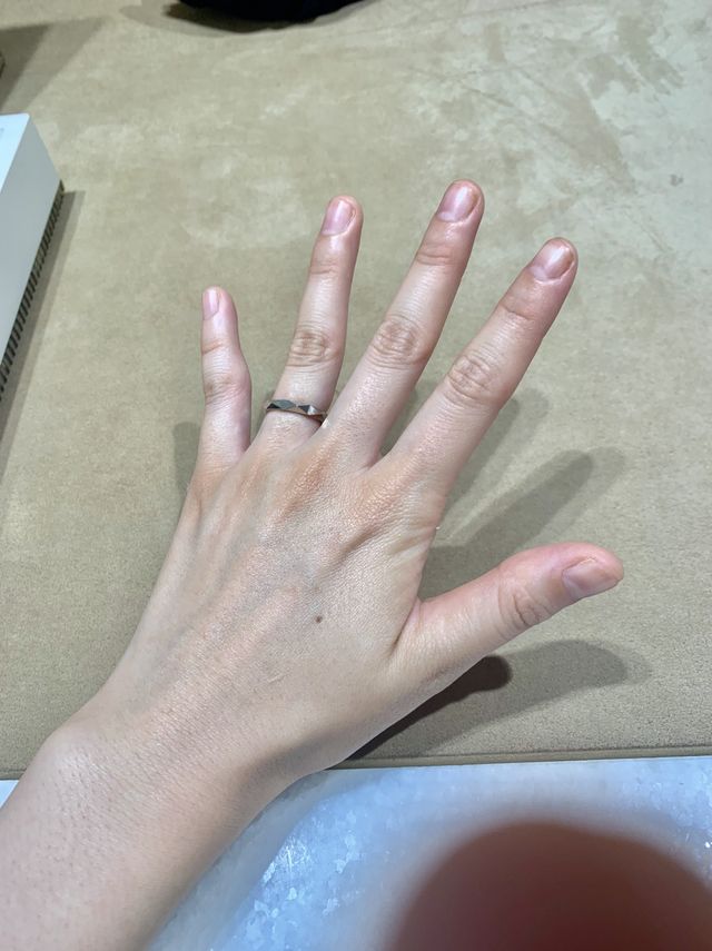 ファセットとと言うデザインのものを試着させてもらった写真です