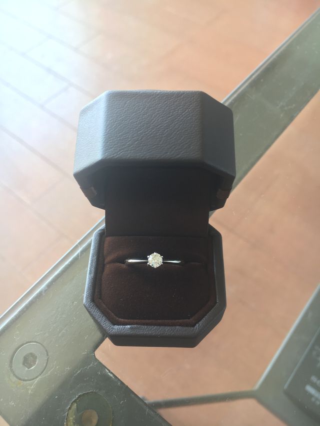 彼がプロポーズのためにサプライズで指輪を準備してくれました。