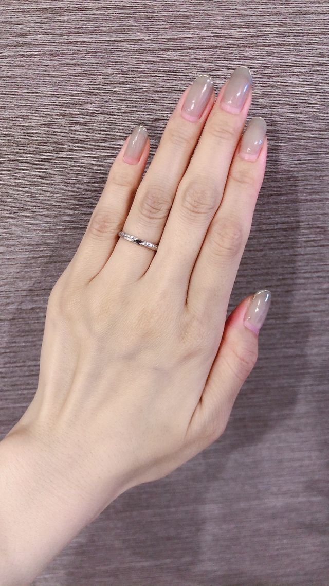 シンプルながら上品で着け心地も良く、とても気に入っています。