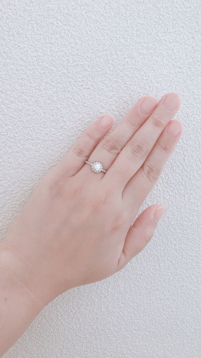 0.4カラットのダイヤモンドです