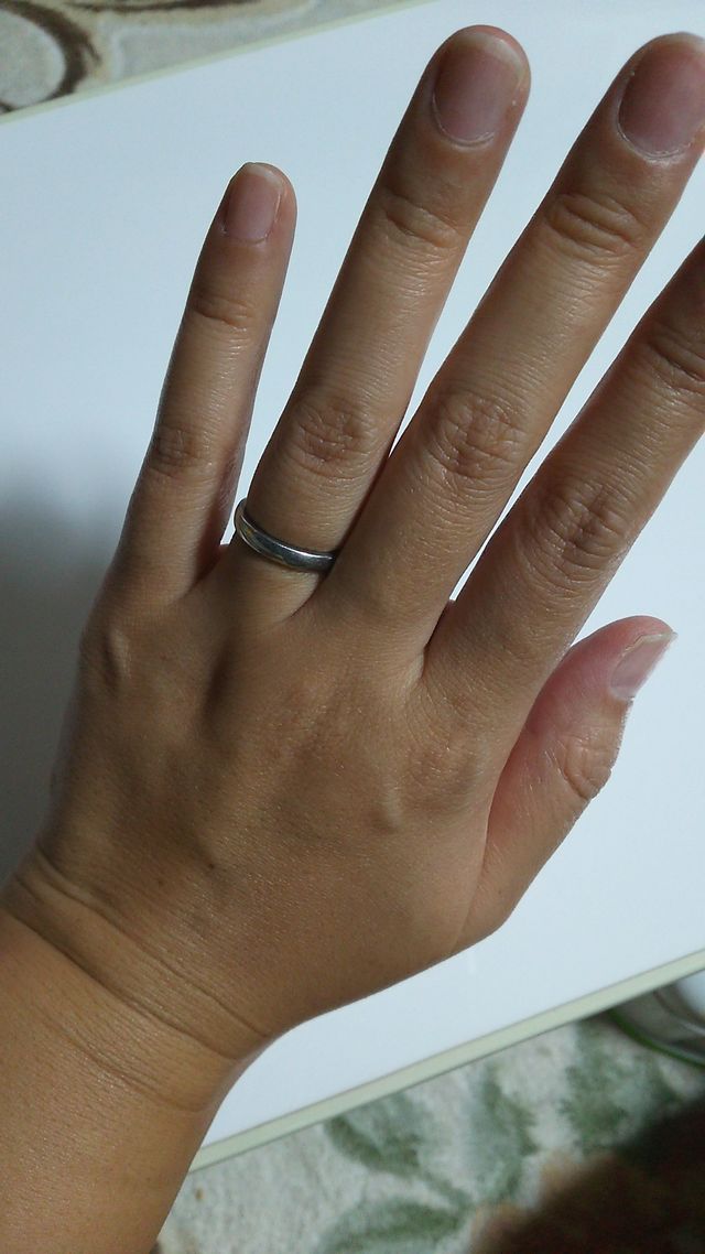 指をキレイに見せてくれるデザインが気に入ってます！