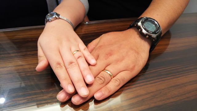 色は2人ともイエローゴールドです