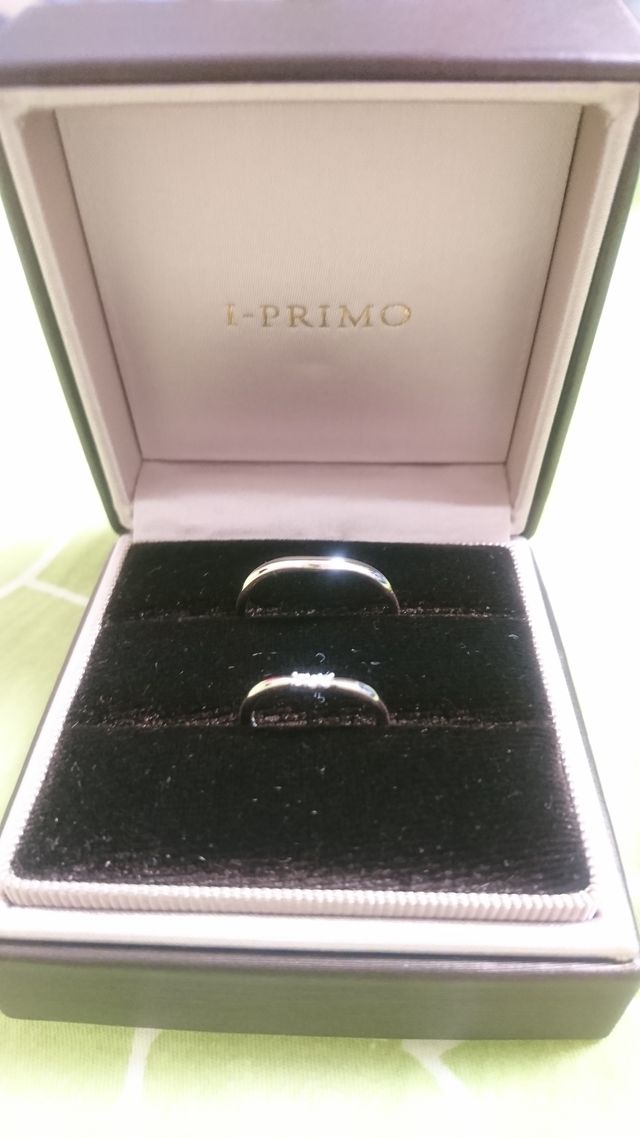 結婚指輪を購入しました。共にV字になっています。