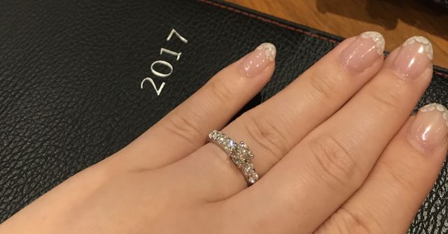 センター:0.55カラット
サイド:計0.43カラット