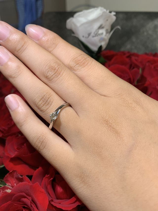 プロポーズをされた時の写真です。ダイヤがとても綺麗です。