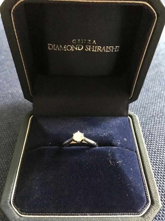 お店から頂いたボックスに入れている写真です。