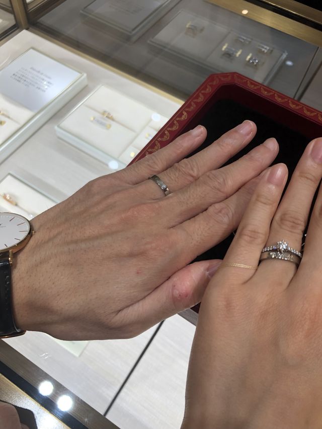 わたしは婚約指輪と合わせています。