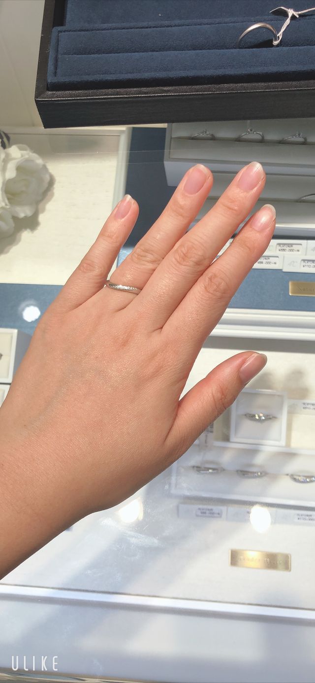 指輪をつけた時にすごく指に馴染んでいたので、気に入りました。