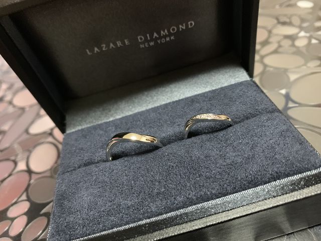 とても綺麗で、リング自体は太めのデザインです。