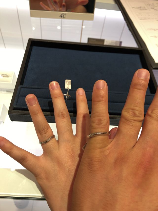 妻と試着した写真です。