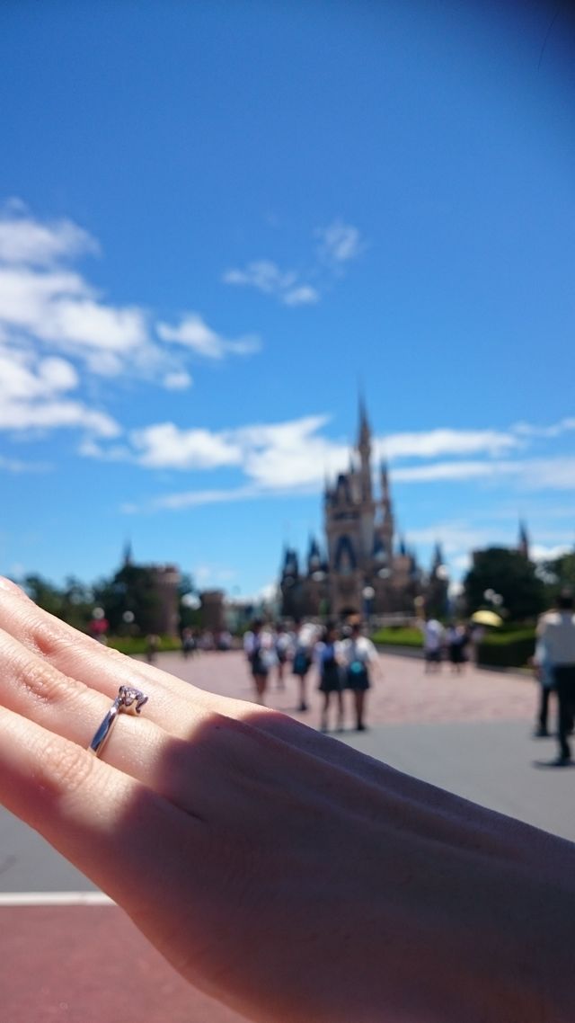 婚約指輪のみ。
ディズニーランドにて
