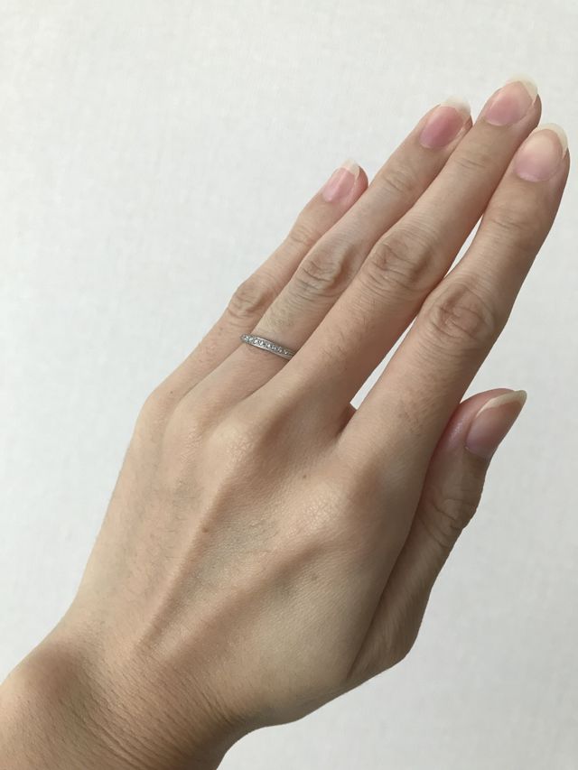 さりげないダイヤでとってもお気に入りの結婚指輪です(^^)