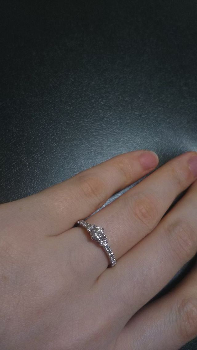 華やかなデザインで、キラキラしていて可愛いです。