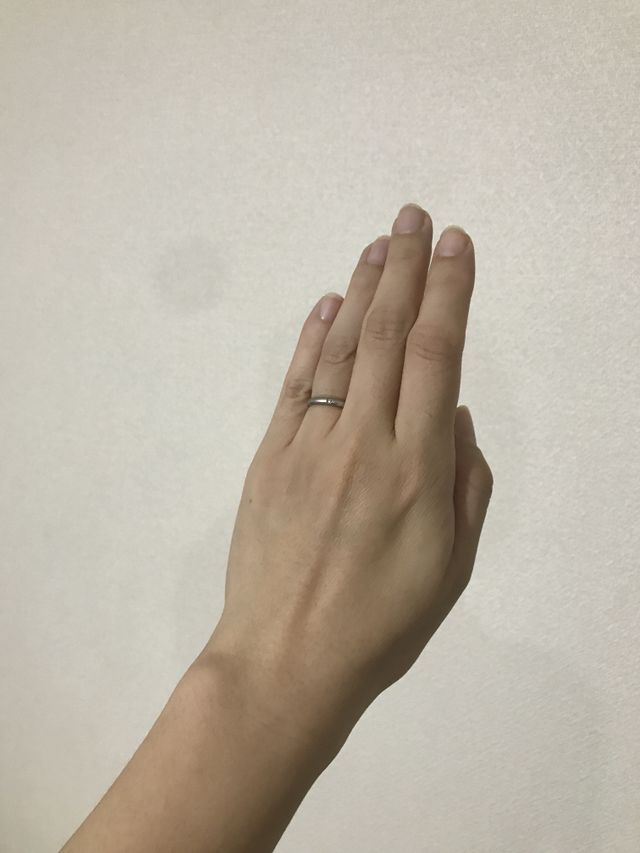 ダイヤが1粒埋め込まれています