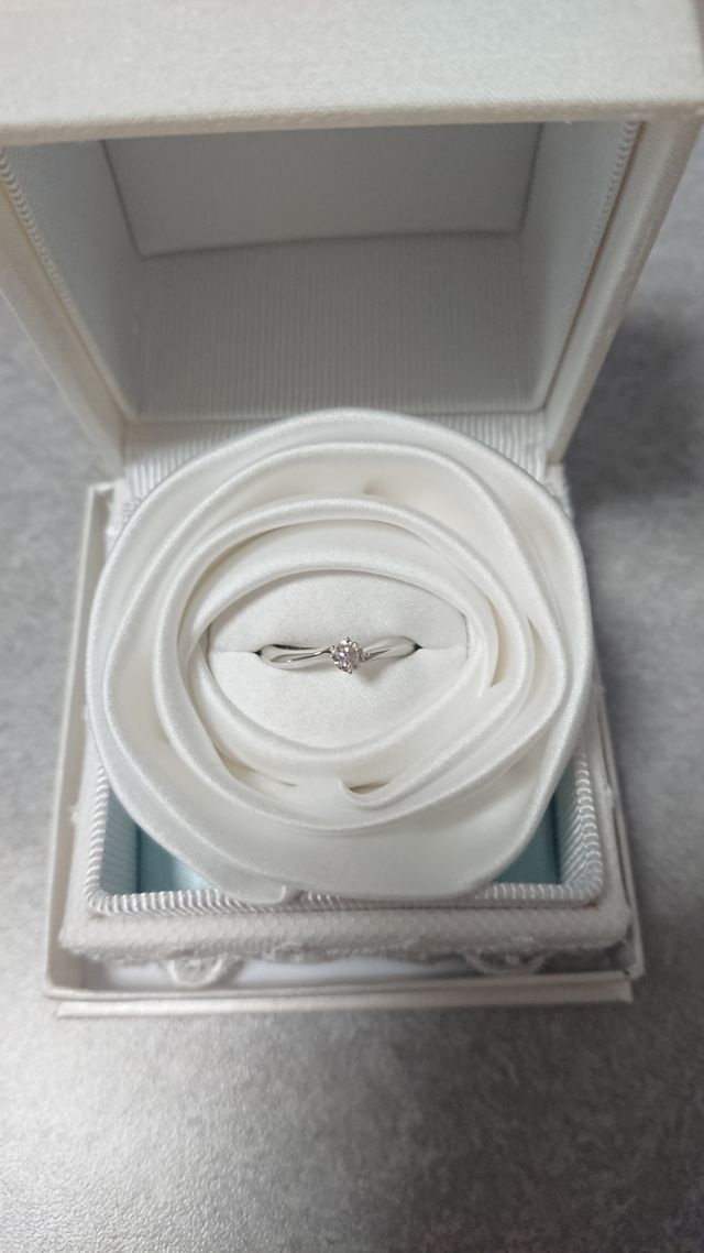 サプライズでもらった婚約指輪。