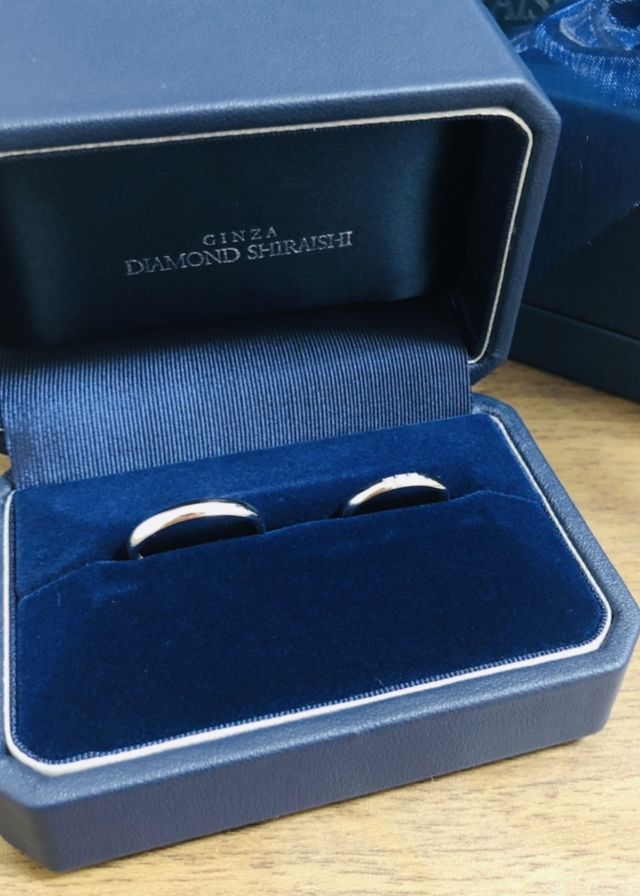 シンプルなデザインにダイアを3石♡