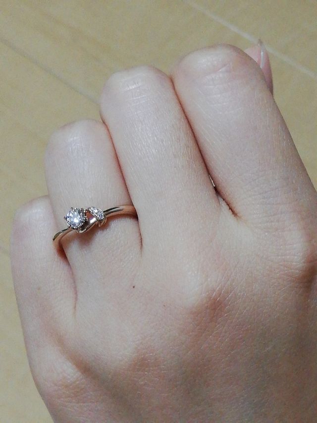 俄の茜という指輪です。