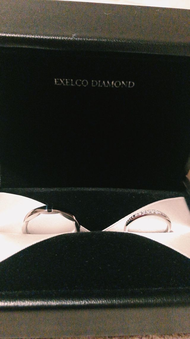 男性、女性でペアを選ばず二人共が好きなデザインを選びました。