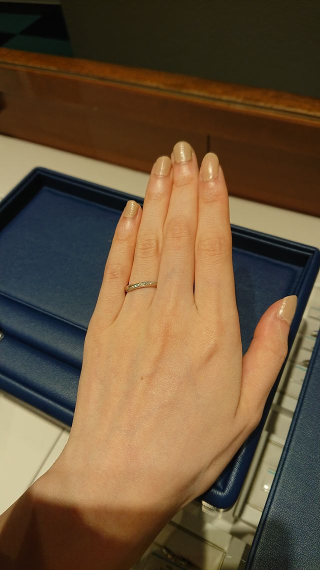 ダイヤが着いていてウェーブタイプのもの