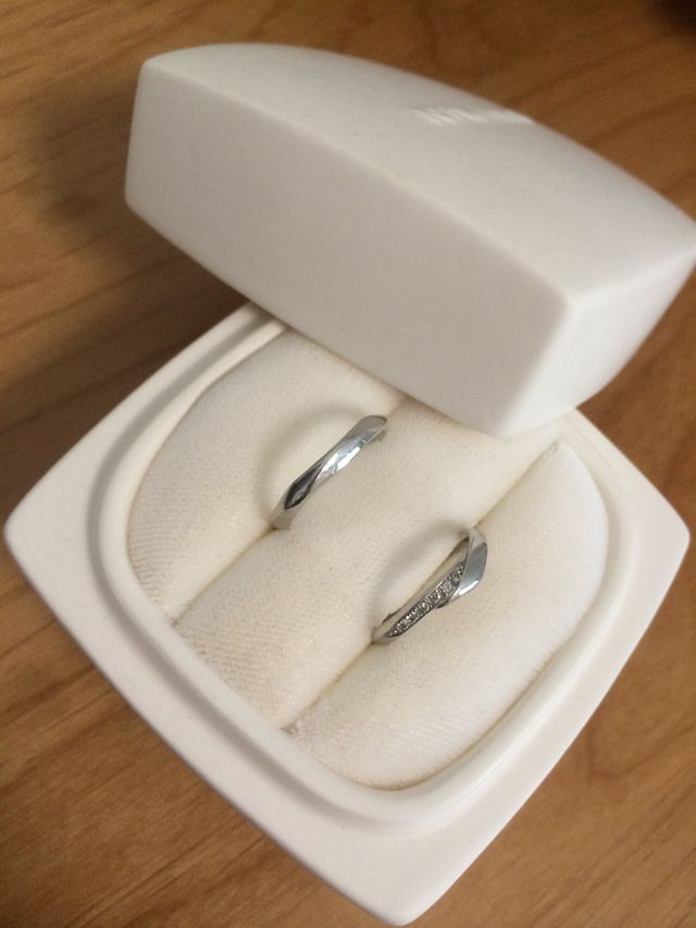 上が由良、下が単衣。ともにプラチナです