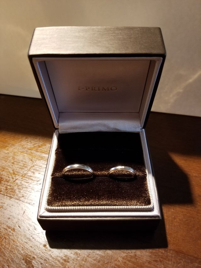 女性用は小さくダイヤが入っています！