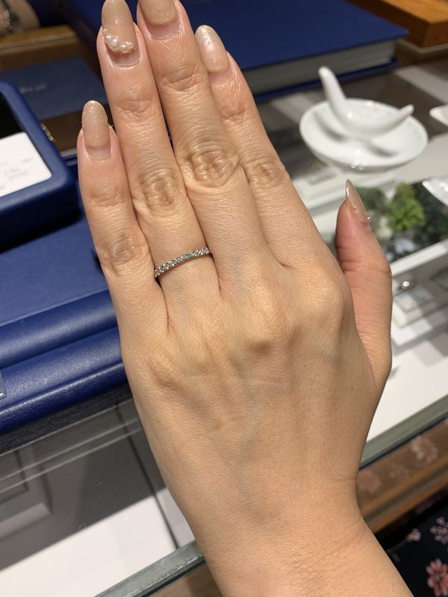 ハーフエタニティです。