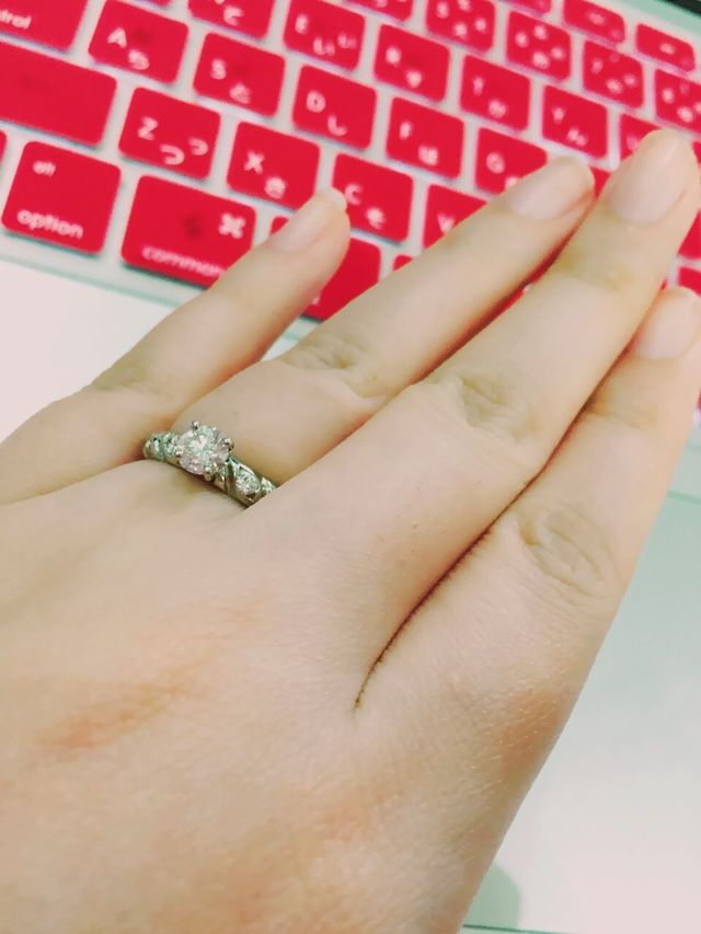 憧れていたブランドで購入しました。ダイヤもデザインも満足です