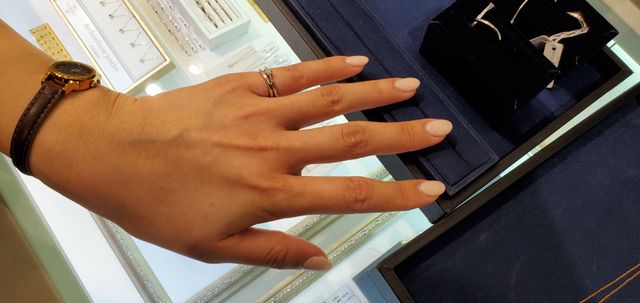 在庫がなかったので小指ですが