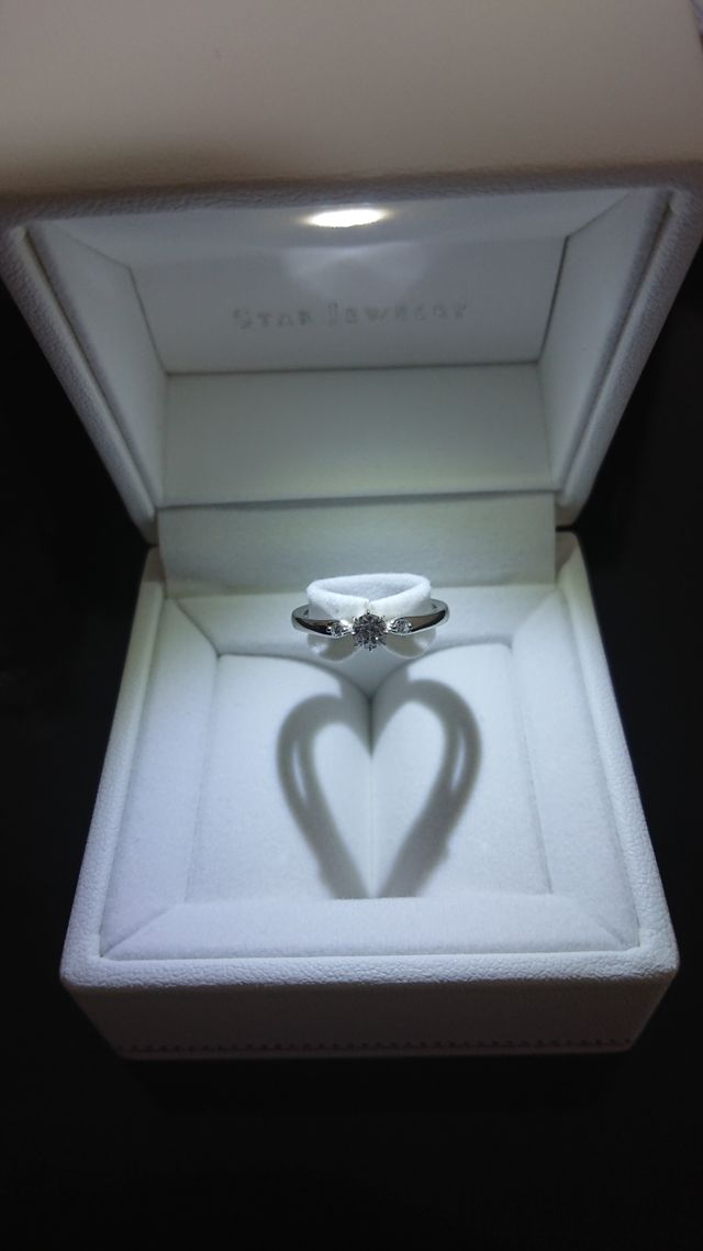 箱を開けると影がハートのような形になっています