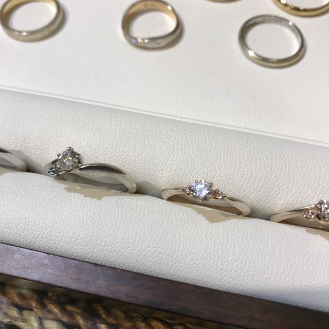 検討していたのは右側の光って見えるものです。